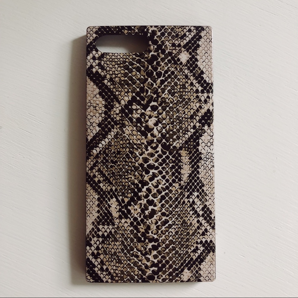 iPhone 8 Plus snake case